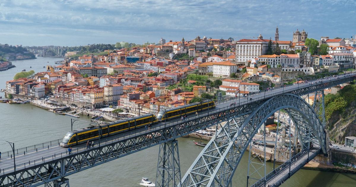 The Luís I Bridge over the Douro River in Porto, Portugal